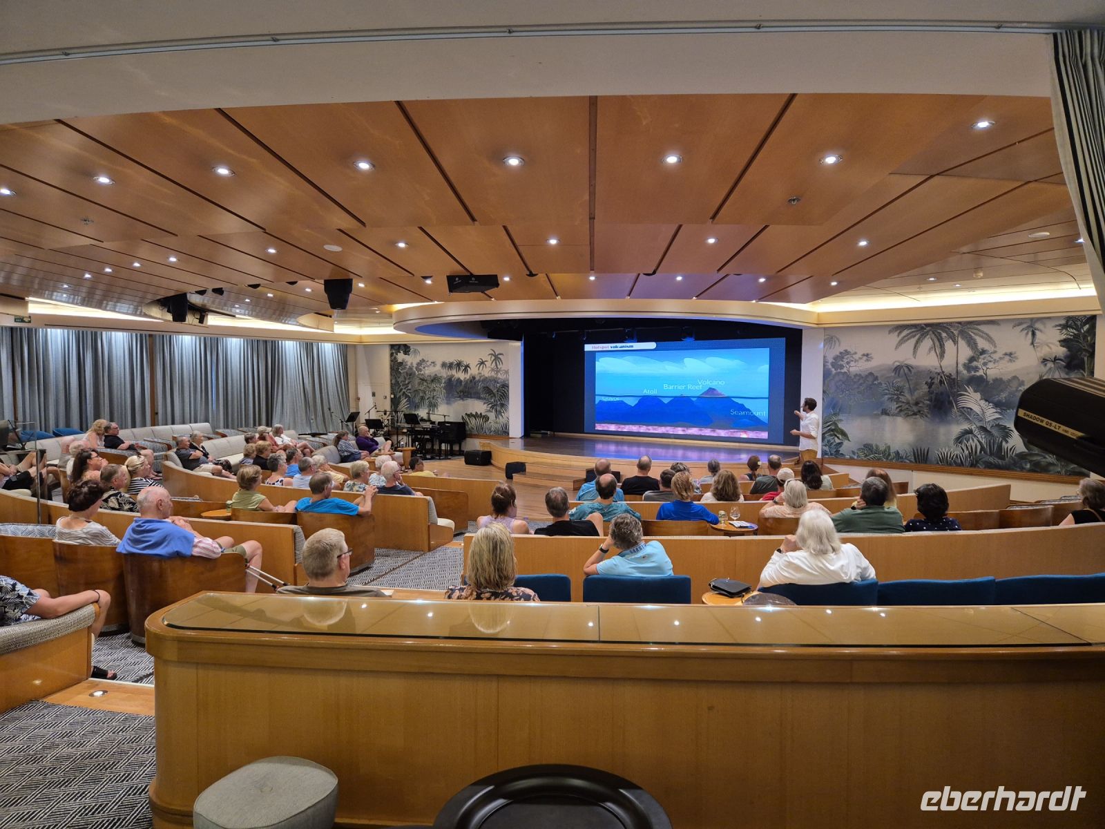 Grand Salon Deck 5 &ndash; &copy; Frank Nimschowski (Eberhardt TRAVEL)