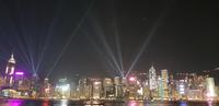 Skyline von Hong Kong - Lasershow &ndash; &copy; Jacob Spangenberg (Eberhardt TRAVEL)