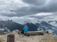 MMM Dolomites auf dem Monte Rite - Wolken verhangen &ndash; &copy; Betina Marinov (Eberhardt TRAVEL)
