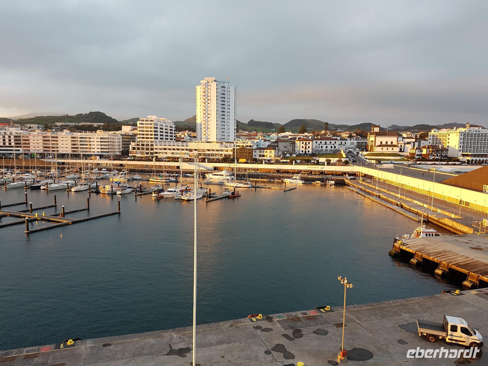 AIDAcara, Azoren, Insel Sao Miguel, Pontadelgada &ndash; &copy; Ria Heilmann (Eberhardt TRAVEL)