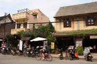 144 Straßenzug in Luang Prabang &ndash; &copy; Kerstin Heintzel (Eberhardt TRAVEL)