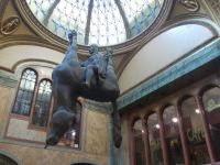 DSCN6981.JPG   Lucerna , hängendes Pferd von Cerny &ndash; &copy; Kerstin Veit (Eberhardt TRAVEL)