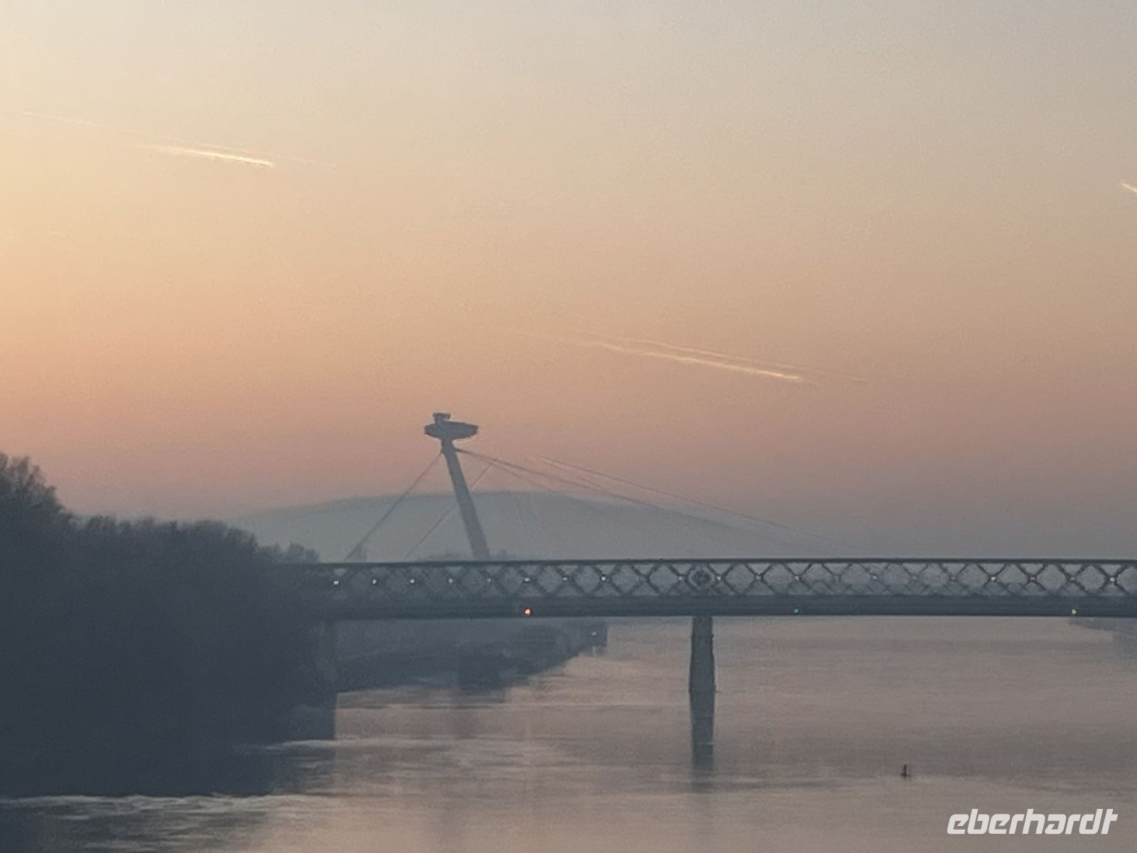 29.12.24  Bratislava -  das war's -  UFO & Donau  &ndash; &copy; Renate Schuster (Eberhardt TRAVEL)