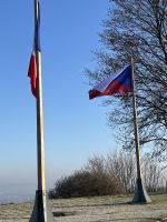 30.12.24  Austerlitz (Slavkov u Brna) - Schlachtfeld -Am Pratzeberg - Flagge Tschechiens &ndash; &copy; Renate Schuster (Eberhardt TRAVEL)