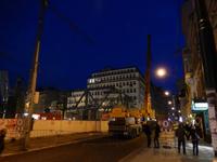 Die großen Baumaschinen waren dafür verantwortlich, dass die günstige Straßenbahnlinie 22 derzeit umgeleitet wird. &ndash; &copy; Dominik Zilliken (Eberhardt TRAVEL)