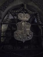 Schwarzenberger Wappen aus menschlichen Gebeinen, Knochenkirche Sedlec &ndash; &copy; Michael Krause (Eberhardt TRAVEL)