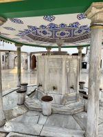 Waschbrunnen - Eyüp Sultan Moschee.jpeg &ndash; &copy; Andy Nguyen (Eberhardt TRAVEL)