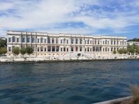Bosporus Bootsfahrt - Çiragan-Palast (Çiragan Sarayi), heute Hotel -  Istanbul, Türkei