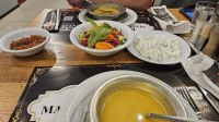 Restaurant &ndash; &copy; Merle Decker (Eberhardt TRAVEL)