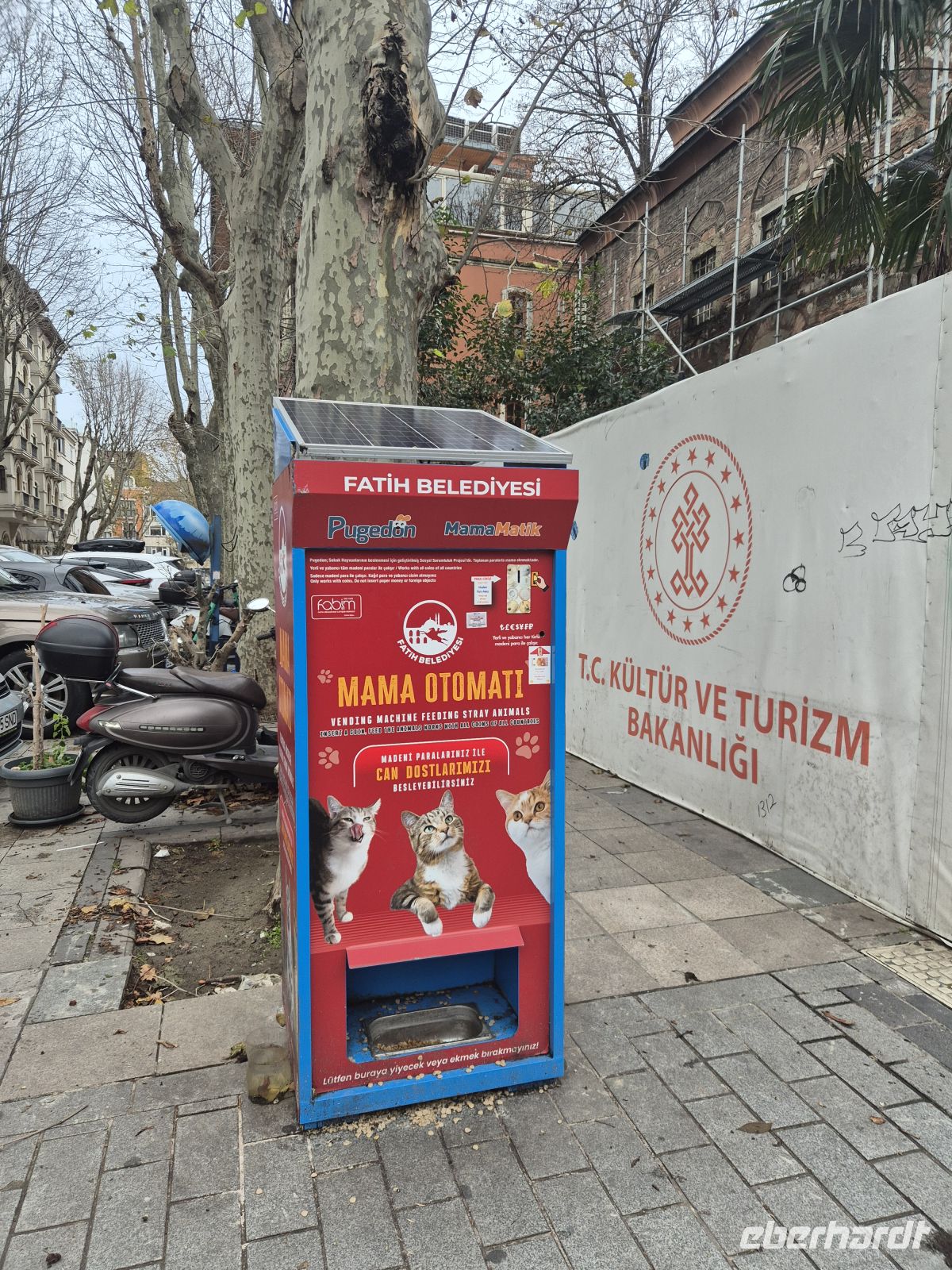 Automaten für Katzenfutter Istanbul - Türkei &ndash; &copy; Marie Dittrich (Eberhardt TRAVEL)