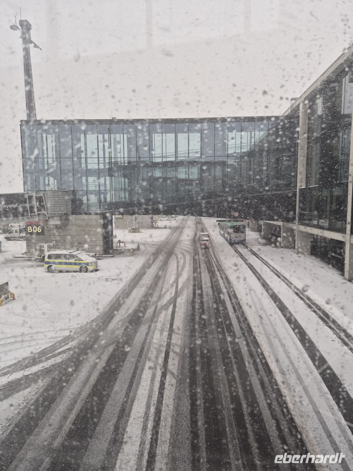 Schneegestöber in Berlin am Flughafen  &ndash; &copy; Marie Dittrich (Eberhardt TRAVEL)