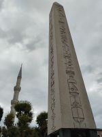 Ägyptische Obelisk vom 14 Jh. v. Chr.