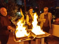 Fisch in Salzkruste spektakulär am Tisch flambiert &ndash; &copy; Monika Cortese (Eberhardt TRAVEL)