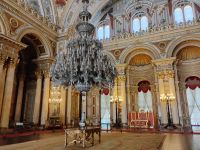 Kristallleuchter im Zeremoniensaal: 4,5 t, Dolmabahçe-Palast &ndash; &copy; Monika Cortese (Eberhardt TRAVEL)