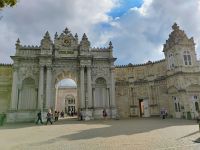Eingangstor zum Dolmabahçe-Palast &ndash; &copy; Monika Cortese (Eberhardt TRAVEL)