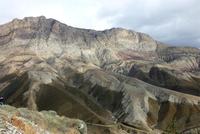 20.10.11 Bergformationen um Ishan &ndash; &copy; Jutta Petzold-Herrmann (Eberhardt TRAVEL)