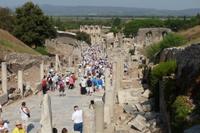 Kolonnadenstraße in Ephesos - es ist gerade Haupteinkaufszeit &ndash; &copy; Frank Nimschowski (Eberhardt TRAVEL)