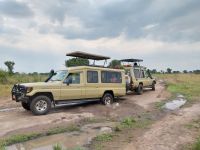 Hilfsaktion, Queen Elizabeth Nationalpark, Uganda &ndash; &copy; Julian Bartsch (Eberhardt TRAVEL)