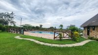 Pool in unserer Mpogo Safari Lodge &ndash; &copy; Petra Hady (Eberhardt TRAVEL)