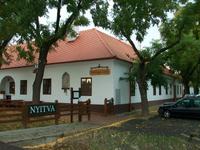 In der Puszta, Csarda