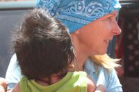 Reiseleiterin Marguerite mit Navajo-Baby &ndash; &copy; Nicole Hickmann (Eberhardt TRAVEL)