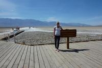 Eberhardt-Reisebegleitung Vicky Kern am Bad Water Point &ndash; &copy; Vicky Kern (Eberhardt TRAVEL)