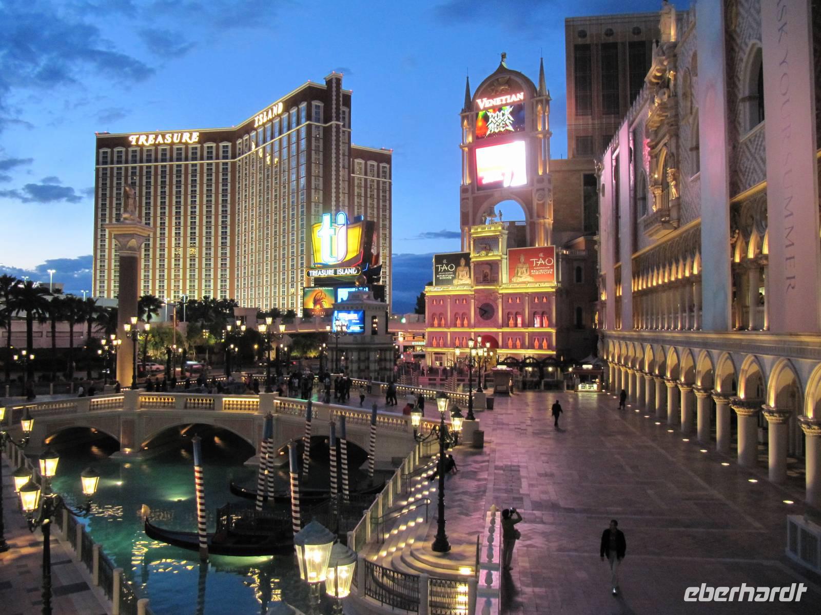 Las Vegas bei Nacht &ndash; &copy; Anna Stiebing (Eberhardt TRAVEL)