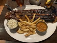 Eine Riesenportion ribs im HARD ROCK CAFE - yummy! &ndash; &copy; Bernd Wrede (Eberhardt TRAVEL)