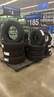 Walmart &ndash; &copy; Andy Nguyen (Eberhardt TRAVEL)