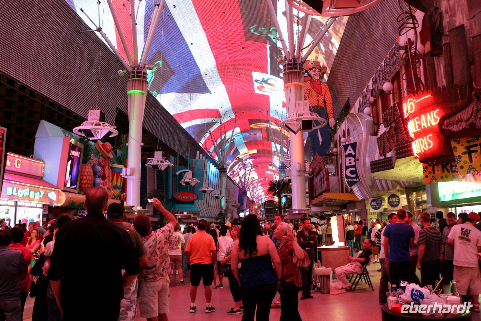 Las Vegas Nachttour - Altstadt an der Fremont Street &ndash; &copy; Kristin Weigel (Eberhardt TRAVEL)