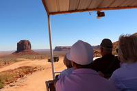 Auf zur Jeeptour mit Navajo-Indianern im Monument Valley &ndash; &copy; Kristin Weigel (Eberhardt TRAVEL)