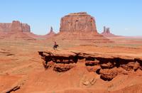 Jeeptour im Monument Valley - Marlboro-Aussicht mit Cowboy &ndash; &copy; Kristin Weigel (Eberhardt TRAVEL)