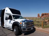 Arches Nationalpark - unser Bus &ndash; &copy; Maria Michel (Eberhardt TRAVEL)