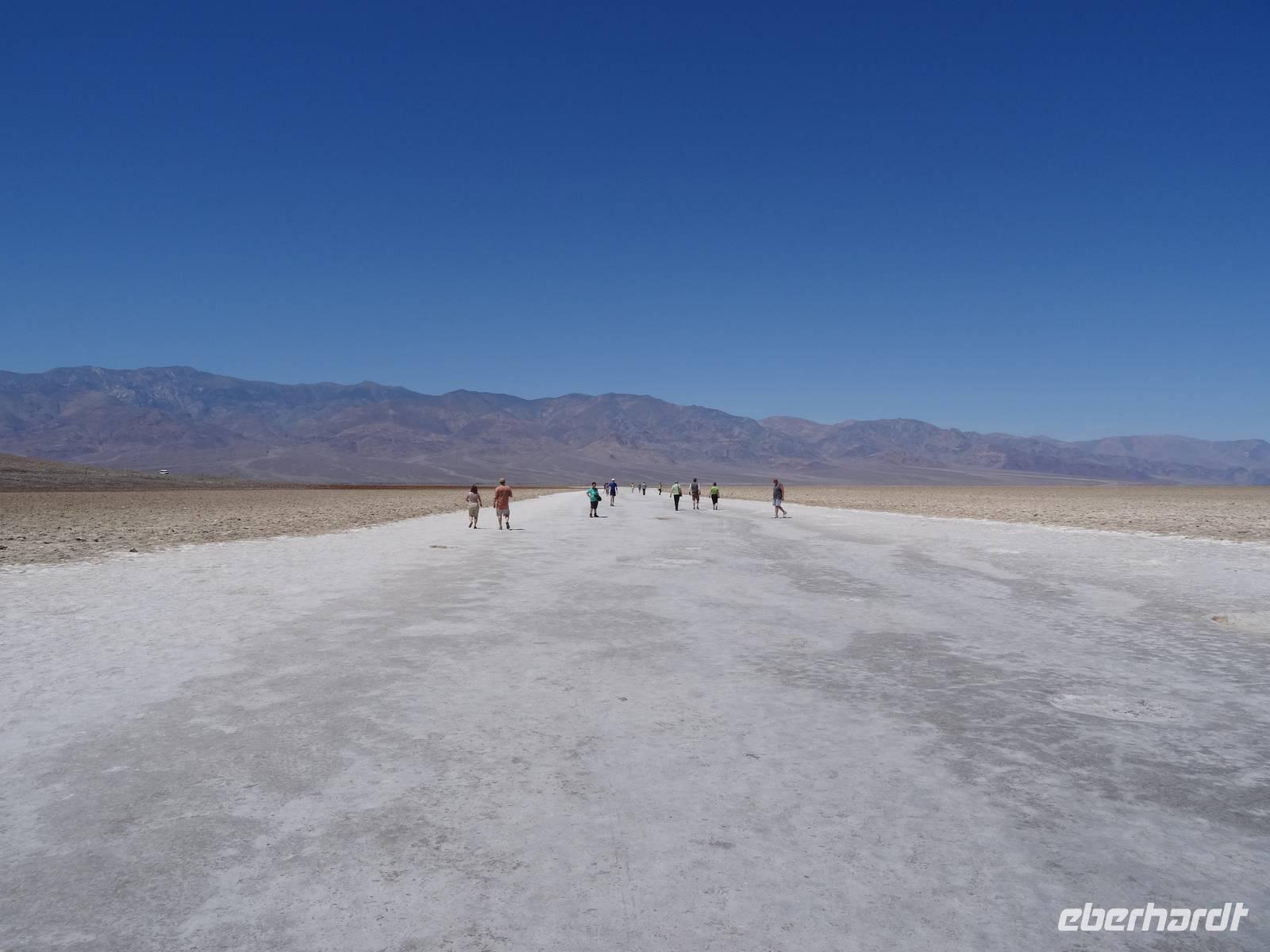 Death Valley Badwater Point &ndash; &copy; Ralf Mehnert (Eberhardt TRAVEL)