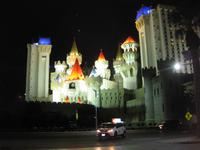 Las Vegas bei Nacht - Hotel Excalibur &ndash; &copy; Annette Zocher (Eberhardt TRAVEL)