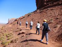 Auf zum Fotostopp im Momument Valley &ndash; &copy; Laura Schwanitz (Eberhardt TRAVEL)