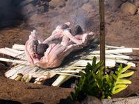 hawaiianischer Erdofen Imu &ndash; &copy; Anna Stiebing (Eberhardt TRAVEL)