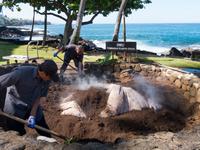 hawaiianischer Erdofen Imu &ndash; &copy; Anna Stiebing (Eberhardt TRAVEL)