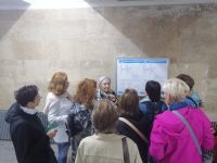 Besichtigung der Taschkenter U-Bahn, Erklärung der U-Bahn Schema &ndash; &copy; Andrej Kulikov (Eberhardt TRAVEL)