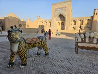 Chiva - Vorplatz Kunia Ark &ndash; &copy; Anna Jeske (Eberhardt TRAVEL)