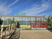 Fahrt von Chiva nach Buchara - Mittagspause im Restaurant Zharatun &ndash; &copy; Anna Jeske (Eberhardt TRAVEL)