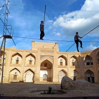 Chiwa: Zirkusfamilie Darbozschi in der Medrese Feruz Khan