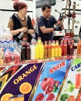 In Taschkent bekommt man überall frisch gepreßten Granatapfelsaft &ndash; &copy; Simone Willner (Eberhardt TRAVEL)
