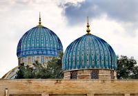Alt und neu vereint, rechts 16. Jahrhundert, links 21. Jahrhundert &ndash; &copy; Simone Willner (Eberhardt TRAVEL)