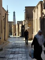 Spaziergang durch die Altstadt von Chiva mit dem Islam Khodja Minarett &ndash; &copy; Simone Willner (Eberhardt TRAVEL)