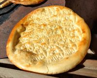 Frisch im Tandirofen gebackenes Brot in Chiva &ndash; &copy; Simone Willner (Eberhardt TRAVEL)