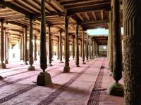 Über 200 geschnitzte Säulen zieren die Djuma Moschee in Chiva &ndash; &copy; Simone Willner (Eberhardt TRAVEL)