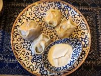 Manti und Kaymak, gefüllte Teigtaschen mit Rahm &ndash; &copy; Simone Willner (Eberhardt TRAVEL)