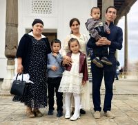 Usbekische Familie beim Ausflug in Buchara &ndash; &copy; Simone Willner (Eberhardt TRAVEL)