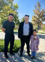 Die Usbeken lächeln uns zu in Shahrisabz &ndash; &copy; Simone Willner (Eberhardt TRAVEL)